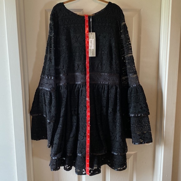 Lace Dress - Picture 4 of 8